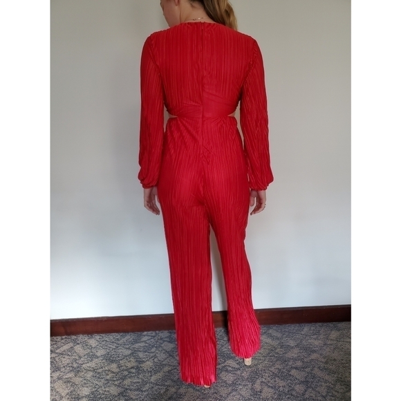 NEW Red Pleated Cut Out Jumpsuit Small - Picture 4 of 6
